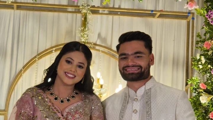 पावर कपल राइजिंग: युवा सांसद Priya Saroj और केकेआर स्टार Rinku Singh ने अपने प्यार पर मुहर लगाई