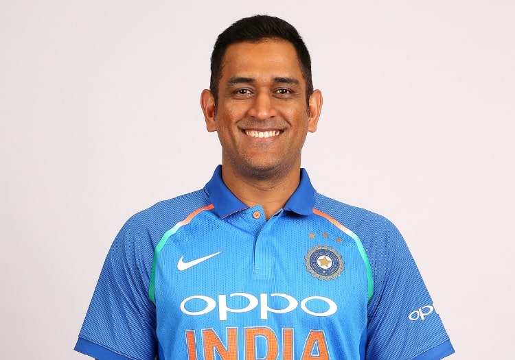 "MS Dhoni क्यों आज भी लाखों दिलों की धड़कन हैं - रिटायरमेंट के बाद भी"